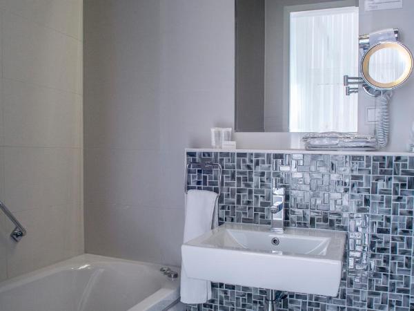 Hotel Larende : photo 3 de la chambre chambre double standard avec baignoire balnéo