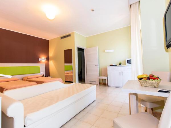 Hotel Residence Ulivi E Palme : photo 2 de la chambre chambre triple supérieure