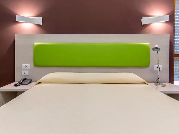 Hotel Residence Ulivi E Palme : photo 1 de la chambre chambre quadruple supérieure