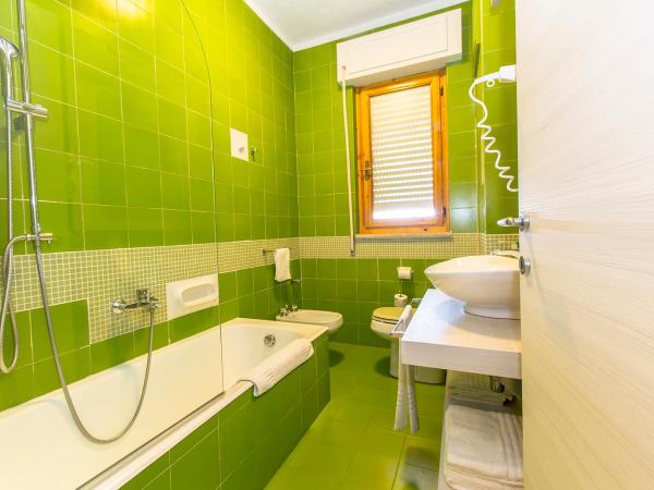 Hotel Residence Ulivi E Palme : photo 4 de la chambre chambre quadruple supérieure