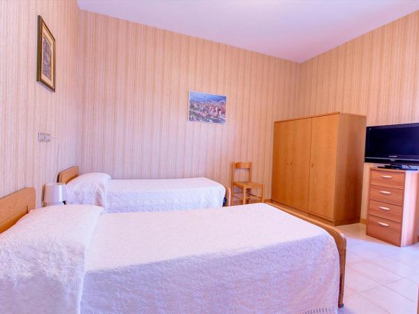 Hotel Residence Ulivi E Palme : photo 4 de la chambre suite 2 chambres
