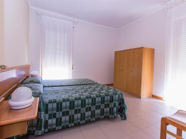 Hotel Residence Ulivi E Palme : photo 5 de la chambre suite 2 chambres