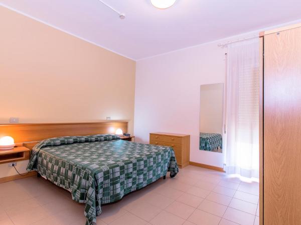 Hotel Residence Ulivi E Palme : photo 6 de la chambre suite 2 chambres