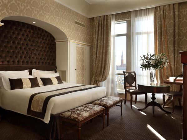 Londra Palace Venezia : photo 8 de la chambre chambre double ou lits jumeaux deluxe avec balcon - vue sur lagune