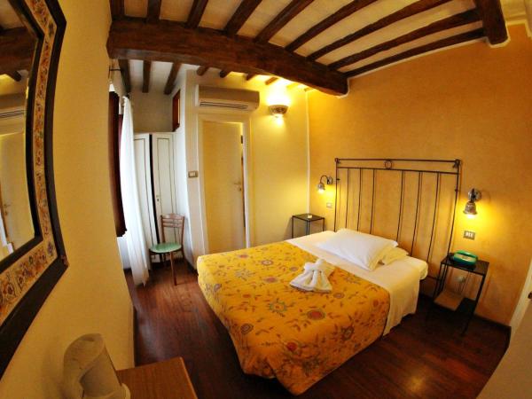 Primavera Mini Hotel : photo 2 de la chambre chambre lit queen-size