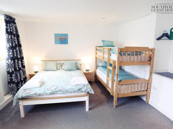 Southville Guest House : photo 4 de la chambre chambre familiale avec salle de bains privative