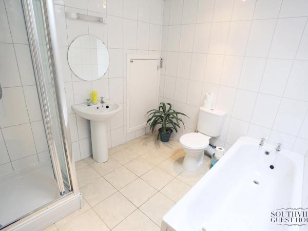 Southville Guest House : photo 1 de la chambre chambre simple avec salle de bains commune