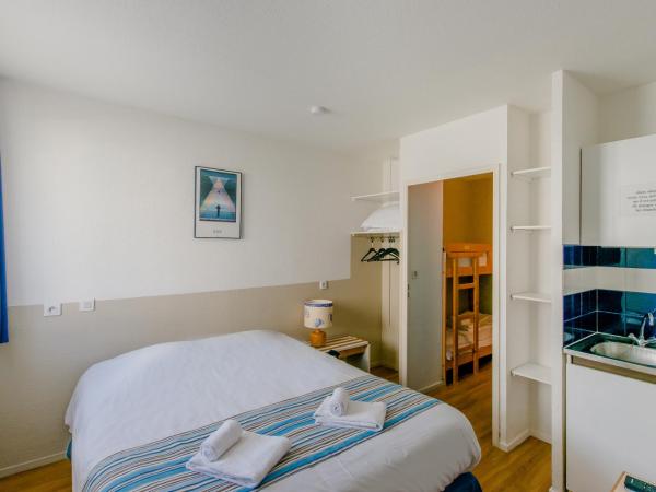 Hôtel L'Océane : photo 4 de la chambre chambre familiale (2 adultes et 2 enfants)