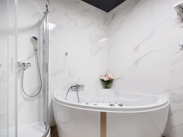 Hotel Apis : photo 1 de la chambre chambre supérieure avec jacuzzi