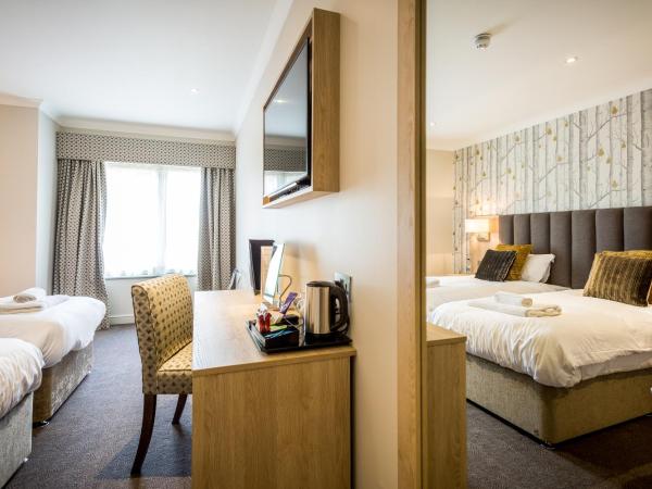 The Residence Hotel at The Nottinghamshire Golf & Country Club : photo 8 de la chambre chambre triple avec salle de bains privative