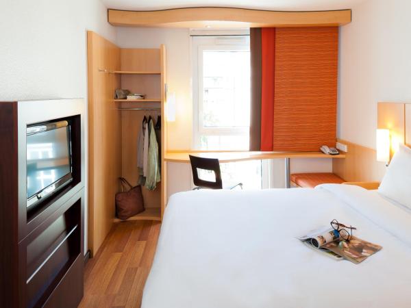 ibis München City Süd : photo 2 de la chambre chambre standard avec un lit double