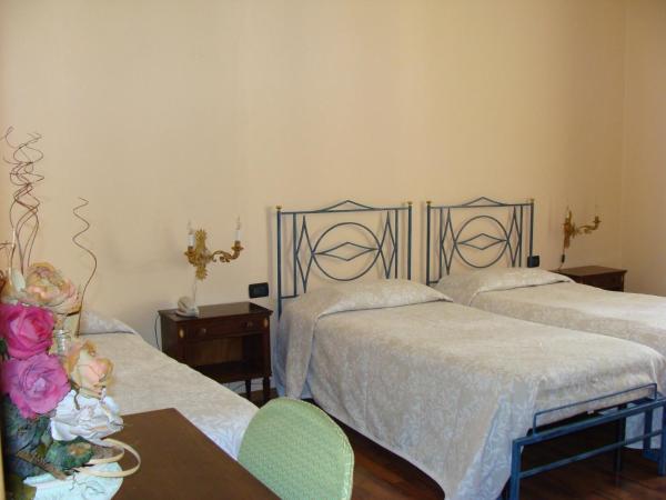 Soggiorno Michelangelo : photo 2 de la chambre chambre triple