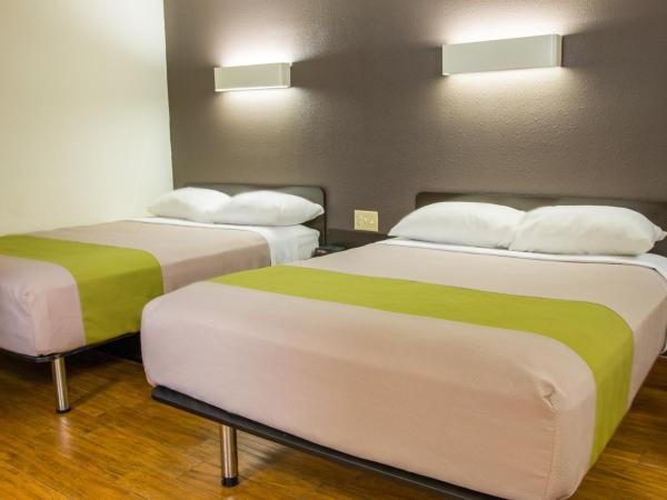 Studio 6-San Antonio, TX - Lackland AFB : photo 6 de la chambre suite lit queen-size – non-fumeurs