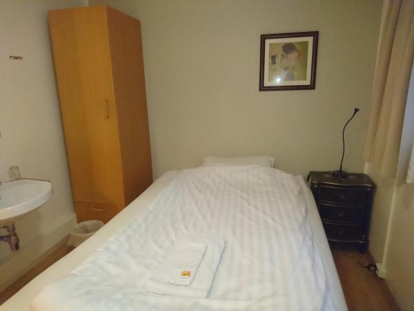 Alba Guesthouse : photo 6 de la chambre chambre simple avec salle de bains commune