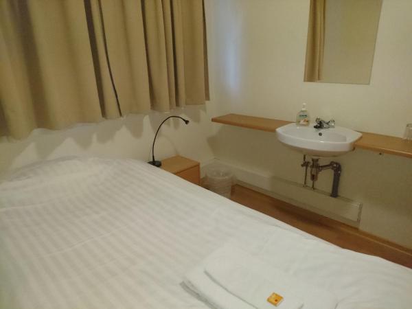 Alba Guesthouse : photo 5 de la chambre chambre simple avec salle de bains commune