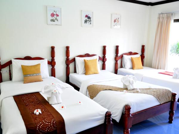 Lanta Seafront Resort : photo 1 de la chambre chambre triple deluxe