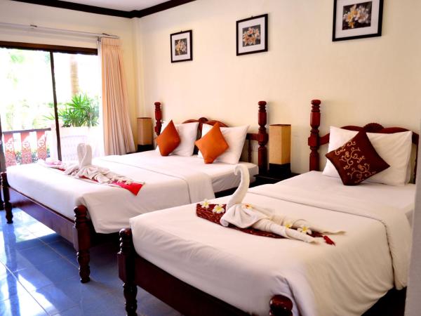 Lanta Seafront Resort : photo 2 de la chambre chambre triple deluxe