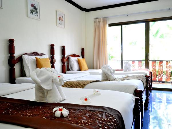 Lanta Seafront Resort : photo 4 de la chambre chambre triple deluxe