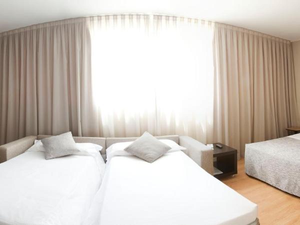 Aparthotel Atenea Barcelona : photo 4 de la chambre chambre quadruple
