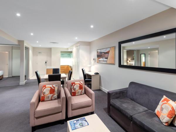 Oaks Glenelg Plaza Pier Suites : photo 4 de la chambre appartement 1 chambre avec vue sur le parc