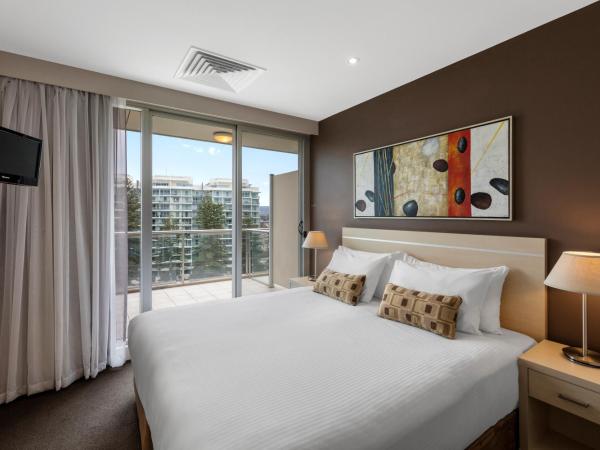 Oaks Glenelg Plaza Pier Suites : photo 4 de la chambre appartement 2 chambres - vue sur parc
