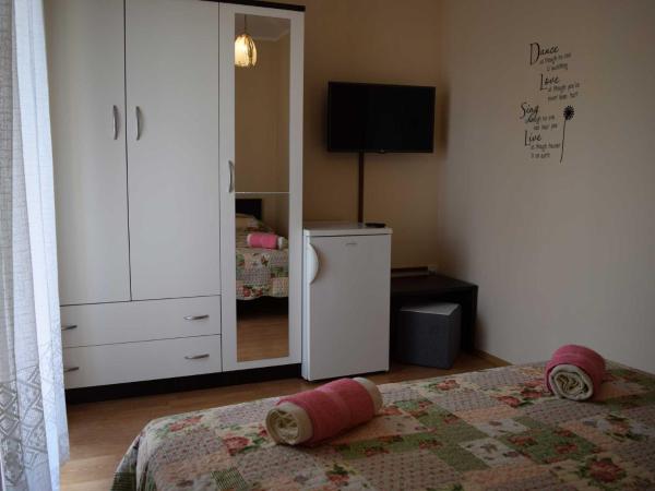 Guesthouse Marko : photo 1 de la chambre chambre double avec salle de bains privative