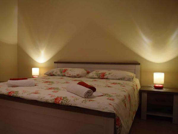 Guesthouse Marko : photo 9 de la chambre chambre lit king-size avec balcon