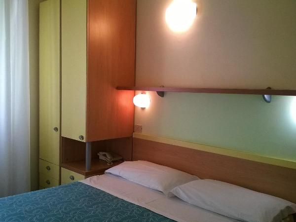 Hotel Capri : photo 5 de la chambre chambre double ou lits jumeaux standard