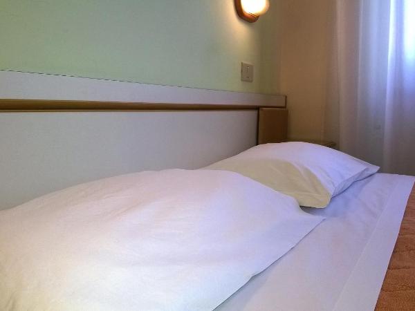 Hotel Capri : photo 6 de la chambre chambre double ou lits jumeaux standard