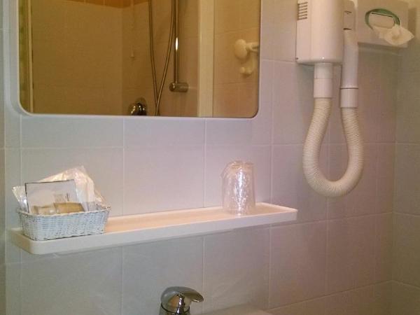 Hotel Capri : photo 2 de la chambre chambre quadruple standard