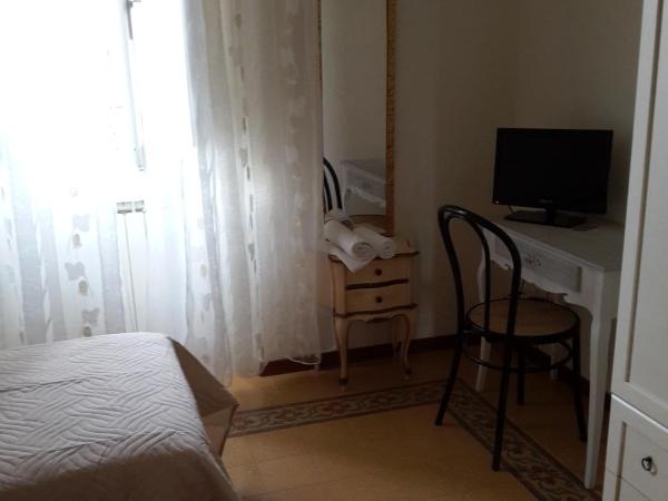 B&B IL TABERNACOLO : photo 3 de la chambre chambre double ou lits jumeaux avec salle de bains privative