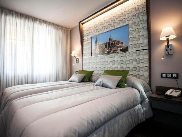 Hostal Barcelona : photo 10 de la chambre chambre double ou lits jumeaux