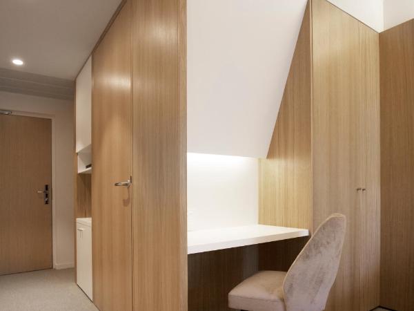 Best Western Plus Hotel Divona Cahors : photo 6 de la chambre chambre lit queen-size confort - non-fumeurs 