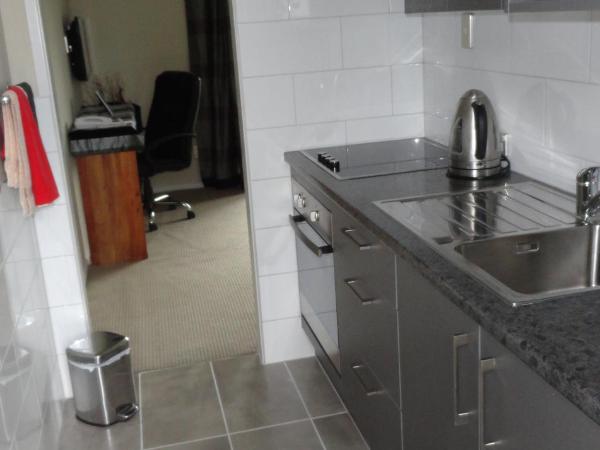 Aarburg Airport Motel : photo 2 de la chambre suite familiale