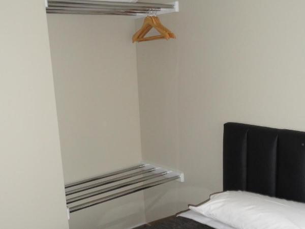 Aarburg Airport Motel : photo 2 de la chambre chambre familiale