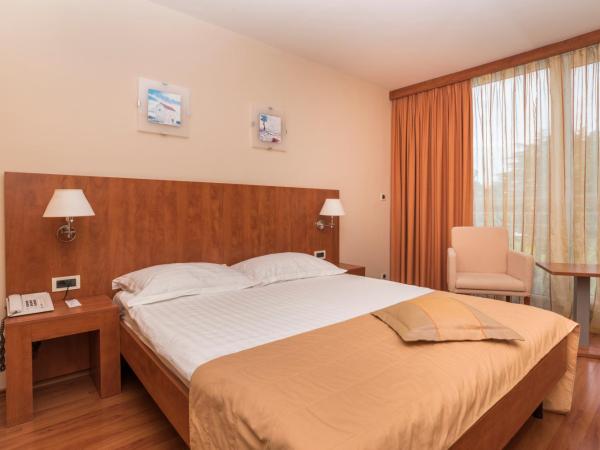 Hotel Umag Plava Laguna : photo 3 de la chambre chambre Économique avec petit lit double - côté parc