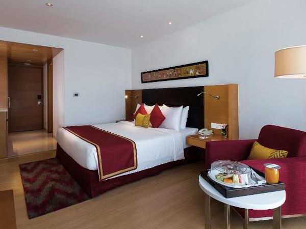 Mercure Hyderabad KCP Banjara Hills, An Accor Hotel : photo 2 de la chambre queen room with lake view 20% discount on food & soft beverages (except in room dining),20% discount on spa