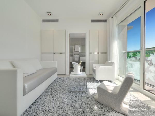 Kube Saint-Tropez : photo 2 de la chambre suite junior white