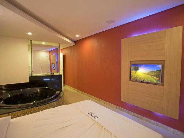 DOM Suites motel (Adult Only) : photo 5 de la chambre suite lit queen-size deluxe