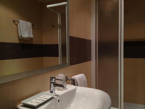 Hostal Aeropuerto : photo 1 de la chambre chambre triple