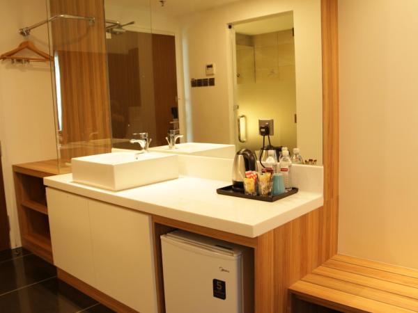 Amerin Hotel Johor Bahru : photo 5 de la chambre hébergement lit king-size super deluxe