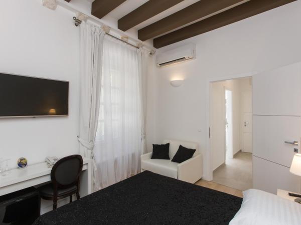 Rooms Klarisa Palace : photo 6 de la chambre chambre double standard