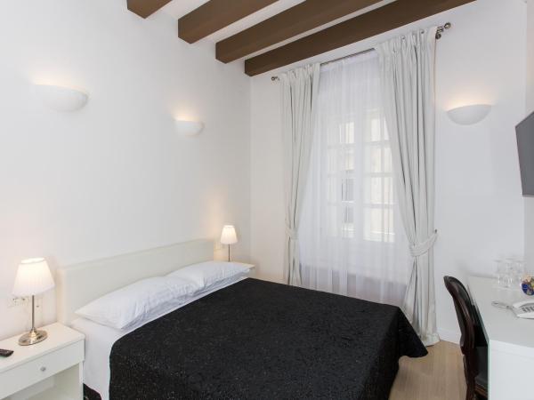 Rooms Klarisa Palace : photo 3 de la chambre chambre double standard