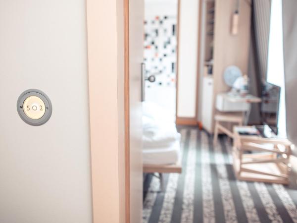 Hotel Bleibtreu Berlin by Golden Tulip : photo 10 de la chambre chambre standard lit queen-size