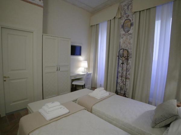 Hotel Renaissance : photo 3 de la chambre chambre double ou lits jumeaux standard