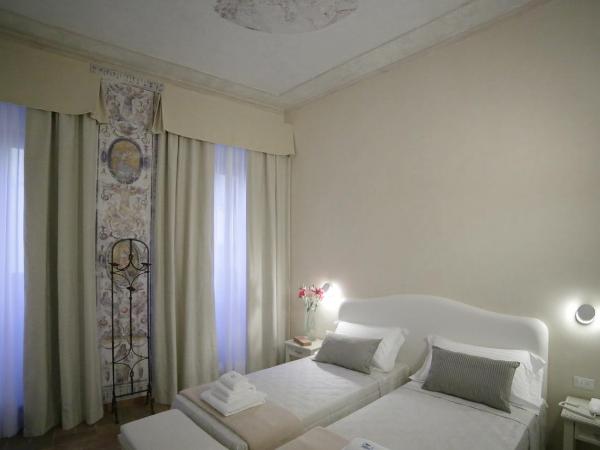 Hotel Renaissance : photo 2 de la chambre chambre double ou lits jumeaux standard