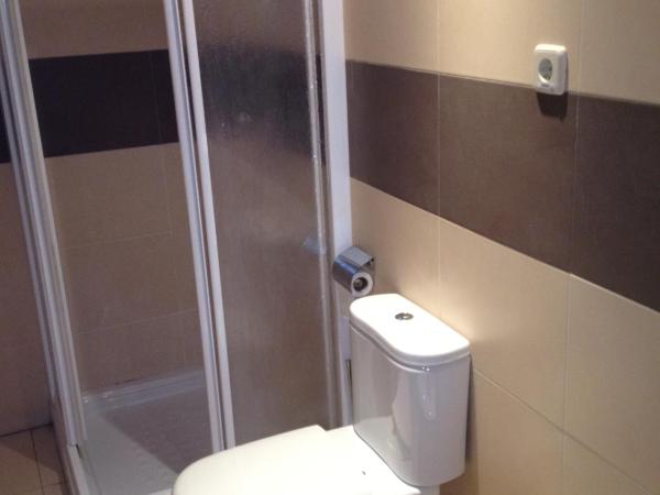 Hostal Aeropuerto : photo 1 de la chambre chambre double avec salle de bains privative