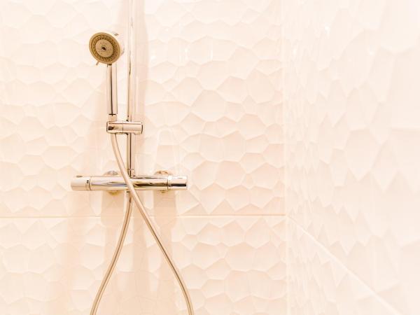 BnB City : photo 6 de la chambre chambre double avec salle de bains privative