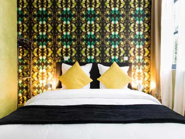 BnB City : photo 4 de la chambre chambre double avec salle de bains privative
