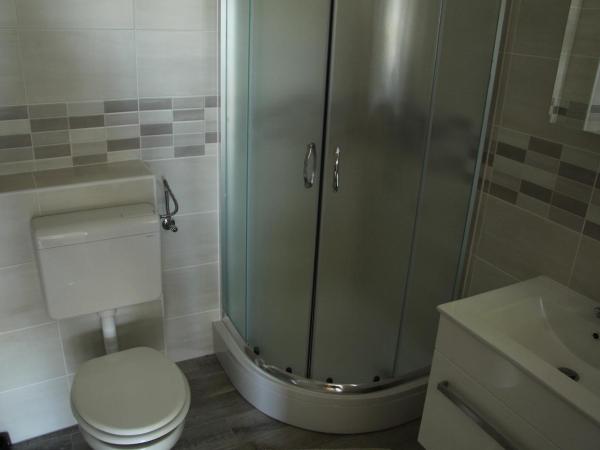 Bed & Breakfast Novalja Inn : photo 6 de la chambre chambre quadruple avec balcon